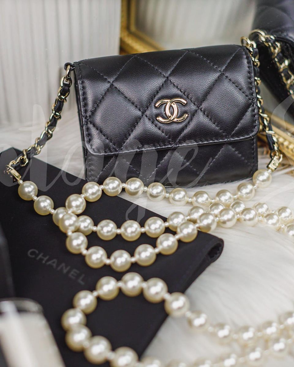 Chanel Black Lambskin Pearl Chain Card Holder (LGHW)