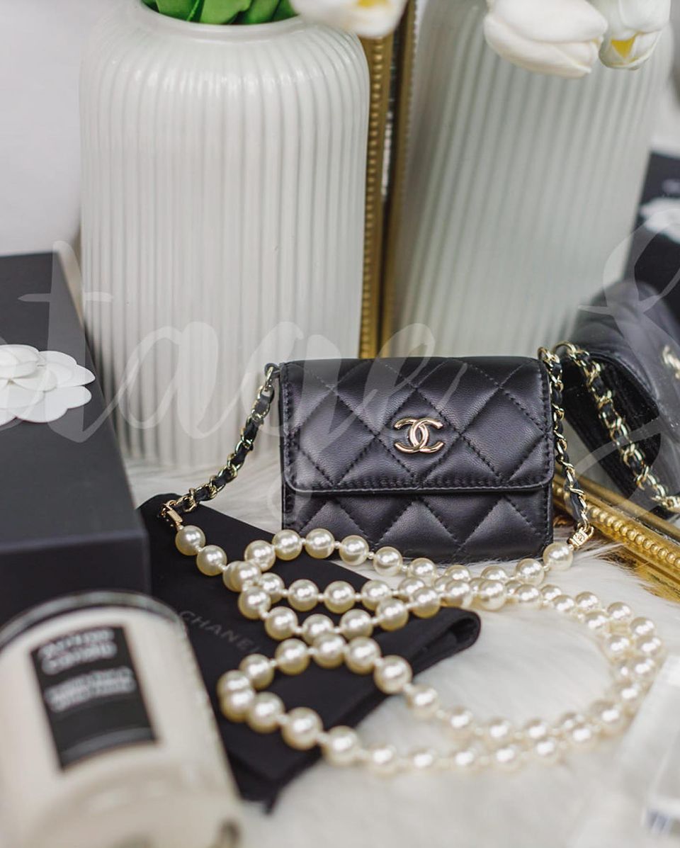 Chanel Black Lambskin Pearl Chain Card Holder (LGHW)