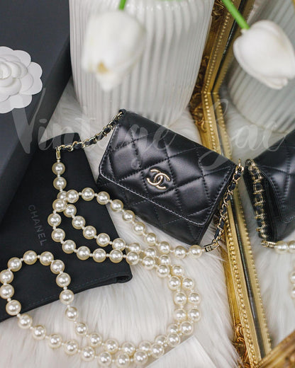 Chanel Black Lambskin Pearl Chain Card Holder (LGHW)