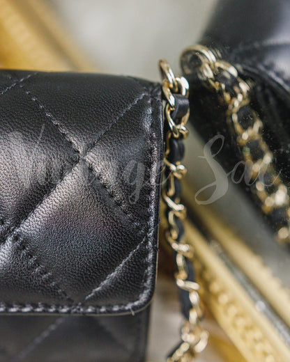 Chanel Black Lambskin Pearl Chain Card Holder (LGHW)