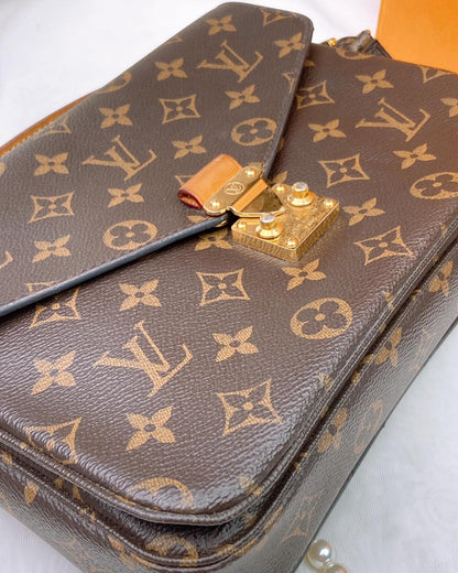 LV Monogram Metis Pochette