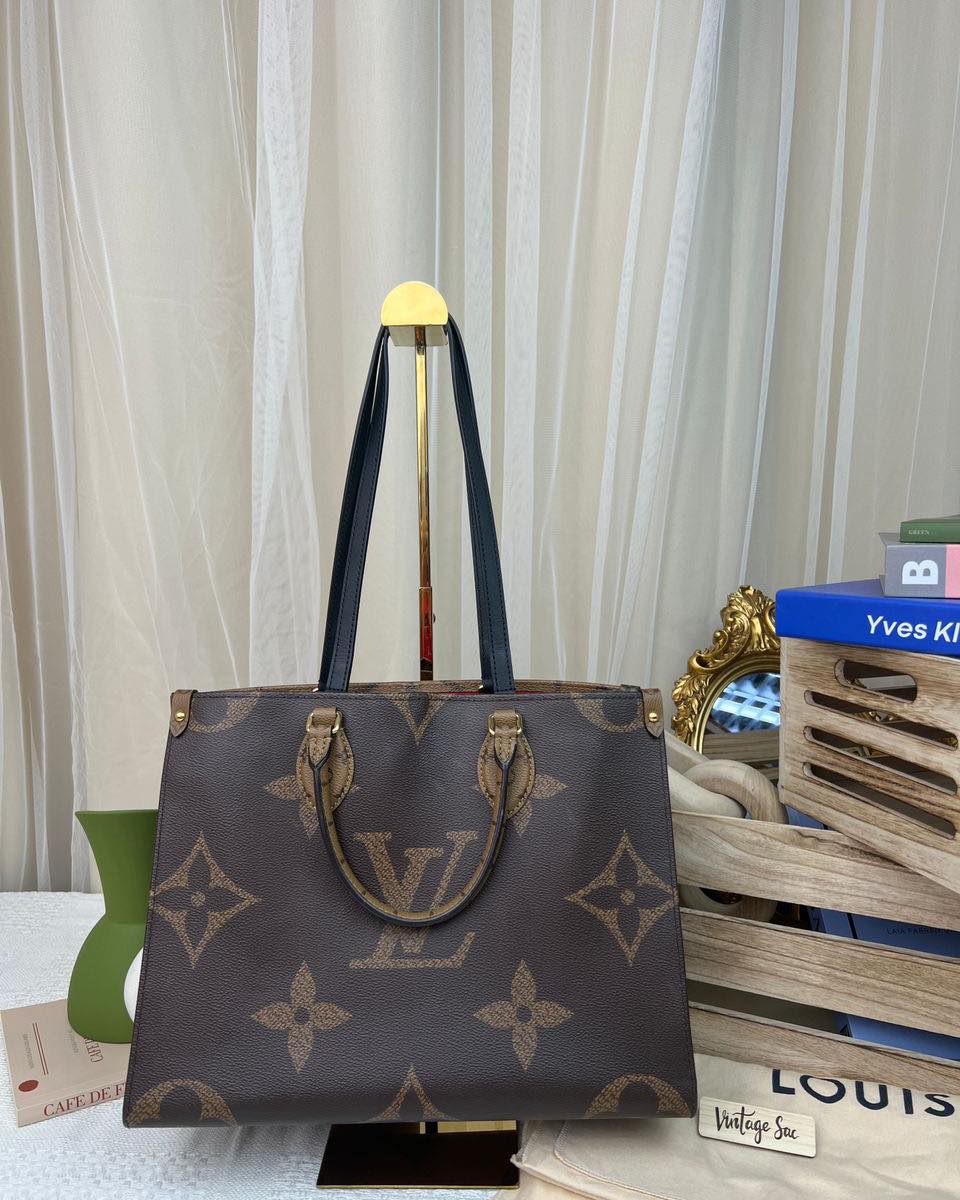 Louis Vuitton Monogram OnTheGo MM