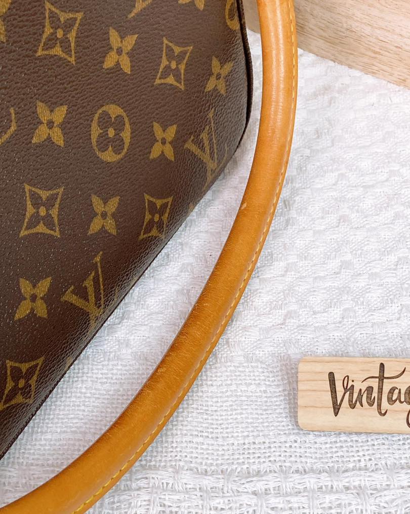 LV Monogram Looping MM