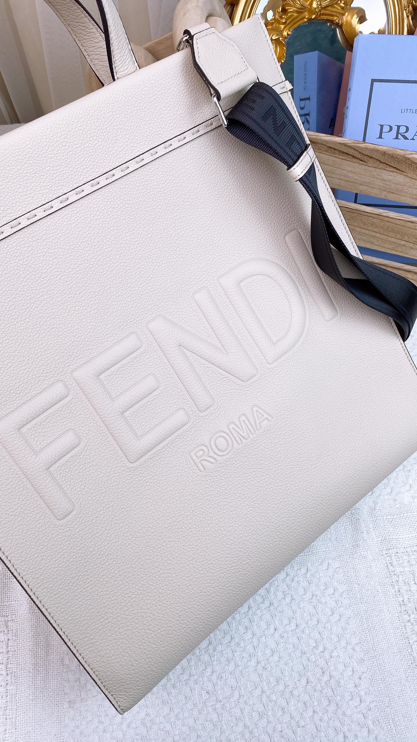 Fendi Ivory Medium Go To Shopper