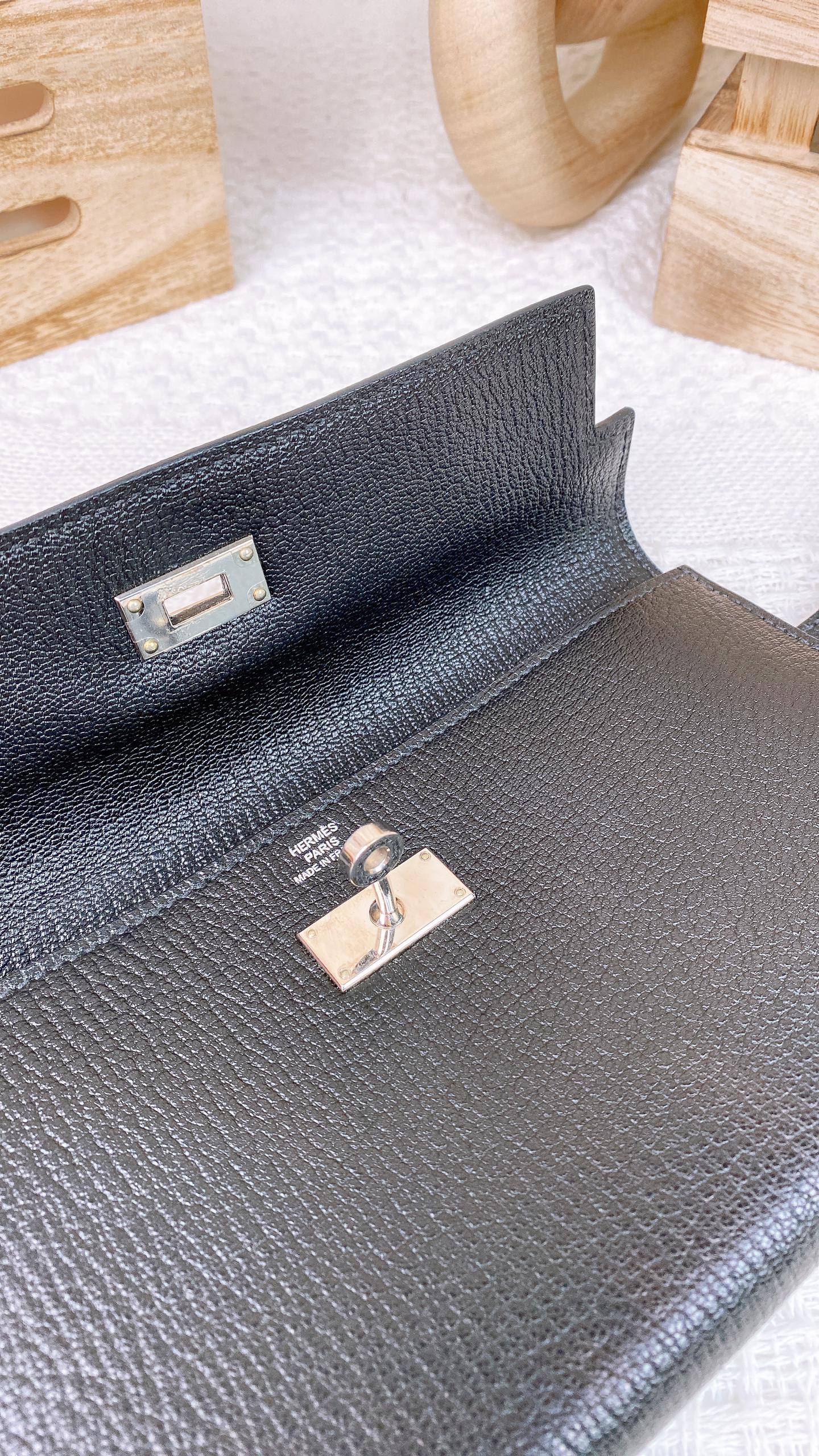 Hermes Noir Kelly Wallet (PHW)