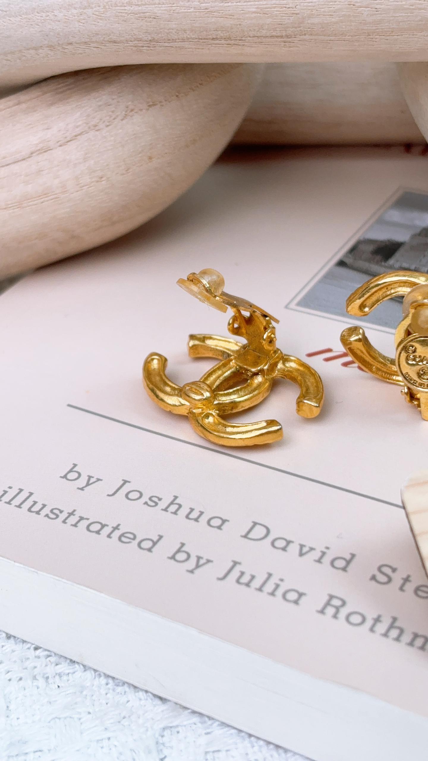 Chanel 24k Gold Vintage CC Earclips