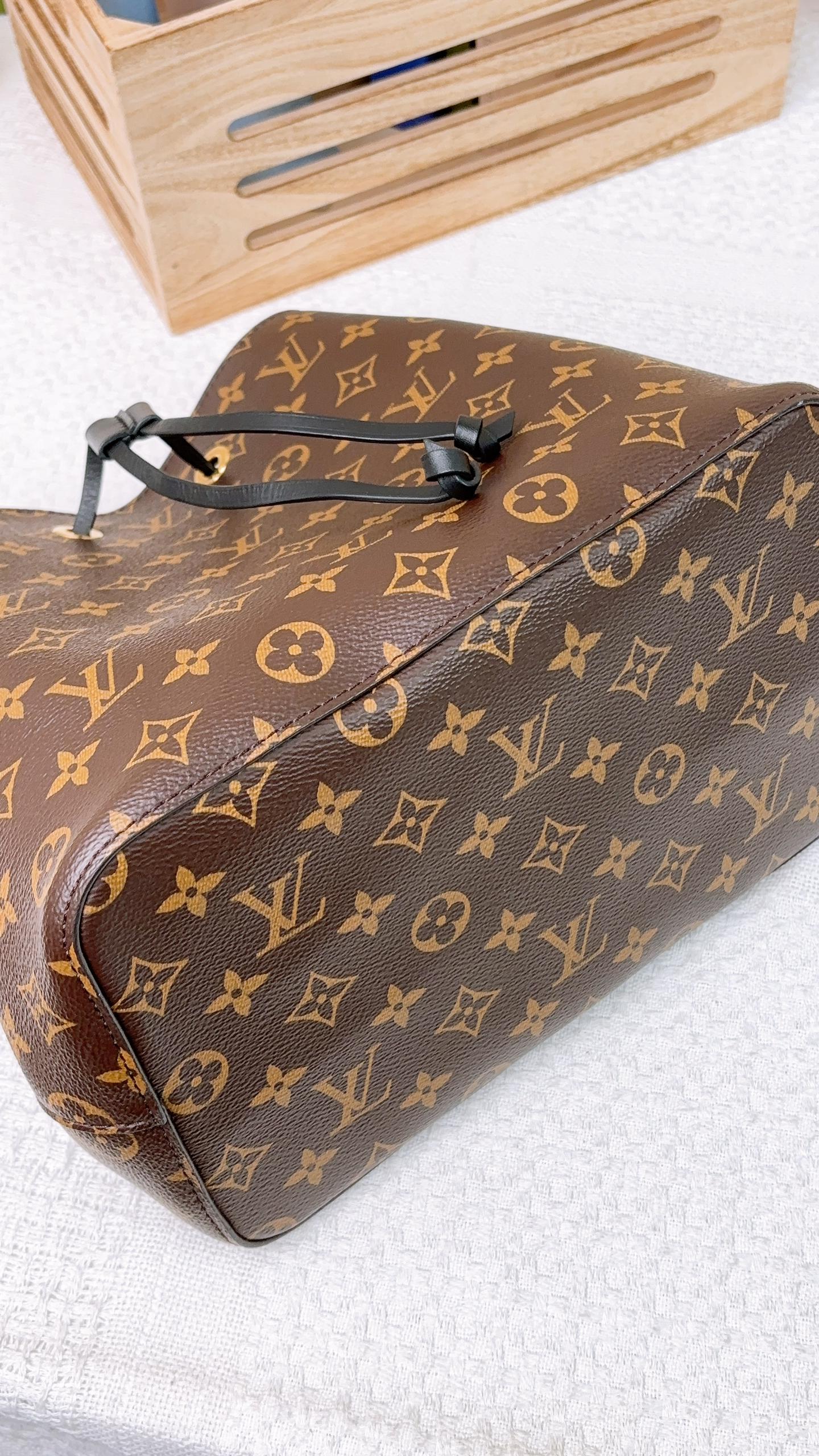 LV Monogram Black NeoNoe MM