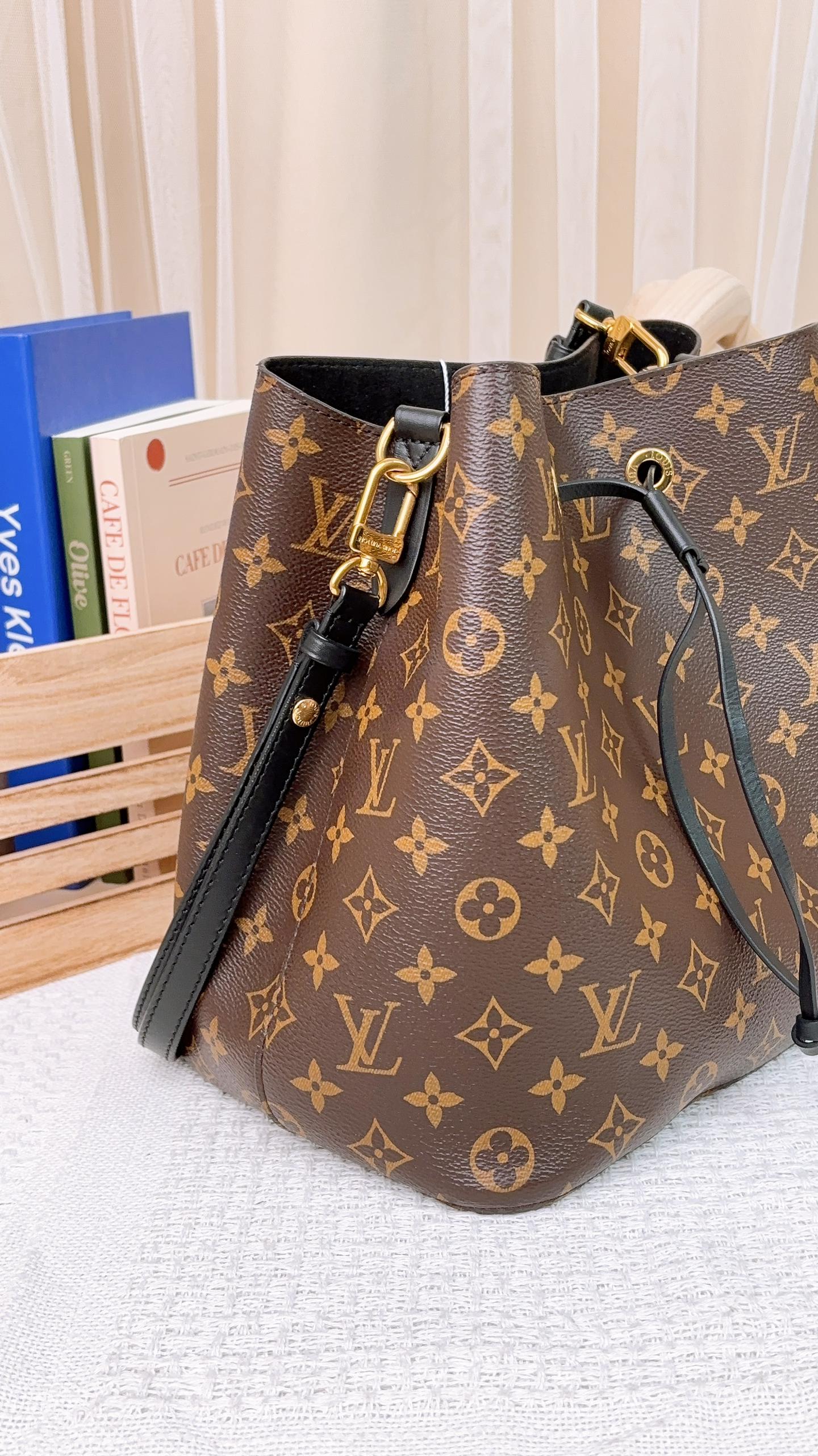 LV Monogram Black NeoNoe MM