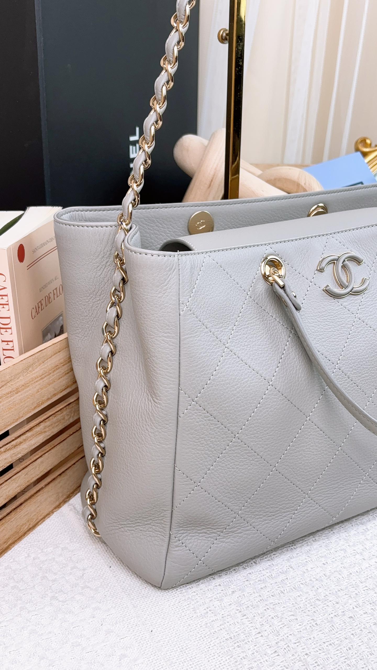 Chanel Grey Calfskin Neo Soft Tote LGHW