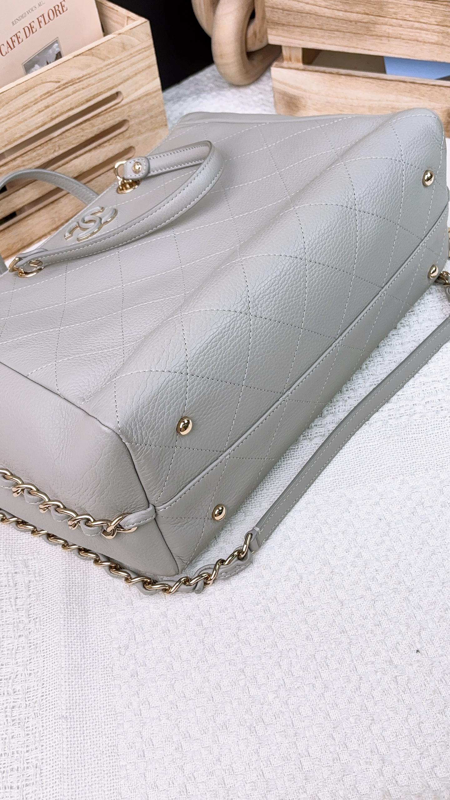 Chanel Grey Calfskin Neo Soft Tote LGHW