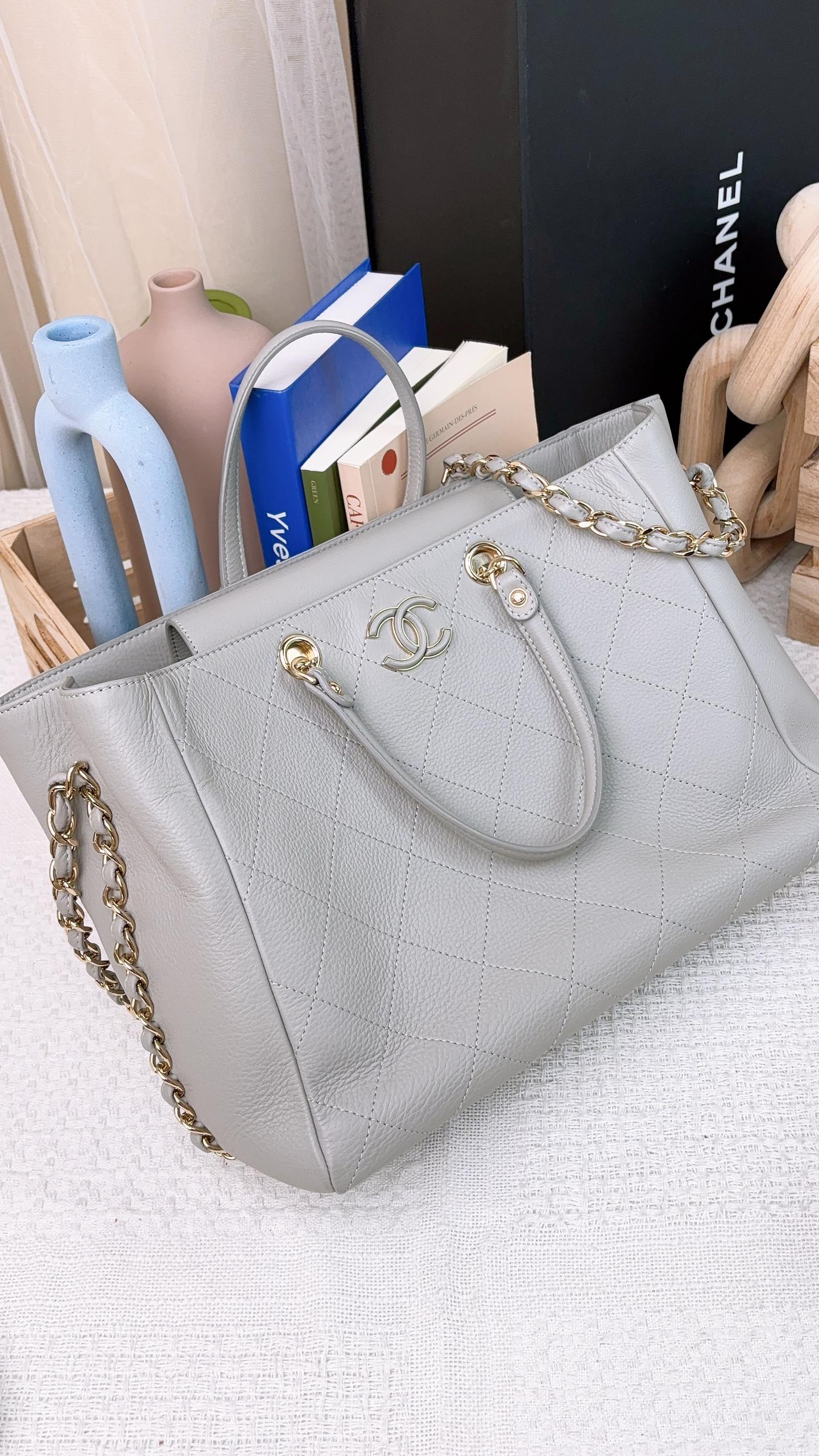 Chanel Grey Calfskin Neo Soft Tote LGHW