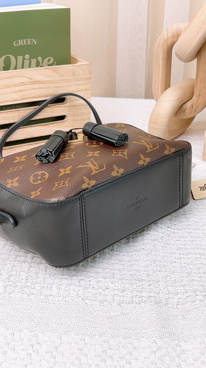 LV Monogram Saintonge