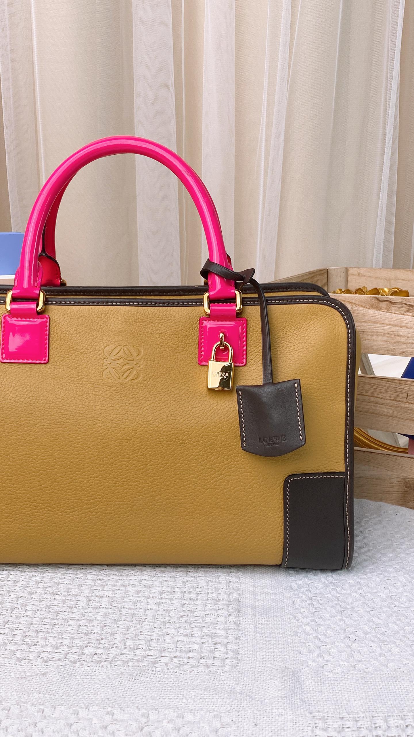 Loewe Multicolour Amazona 36